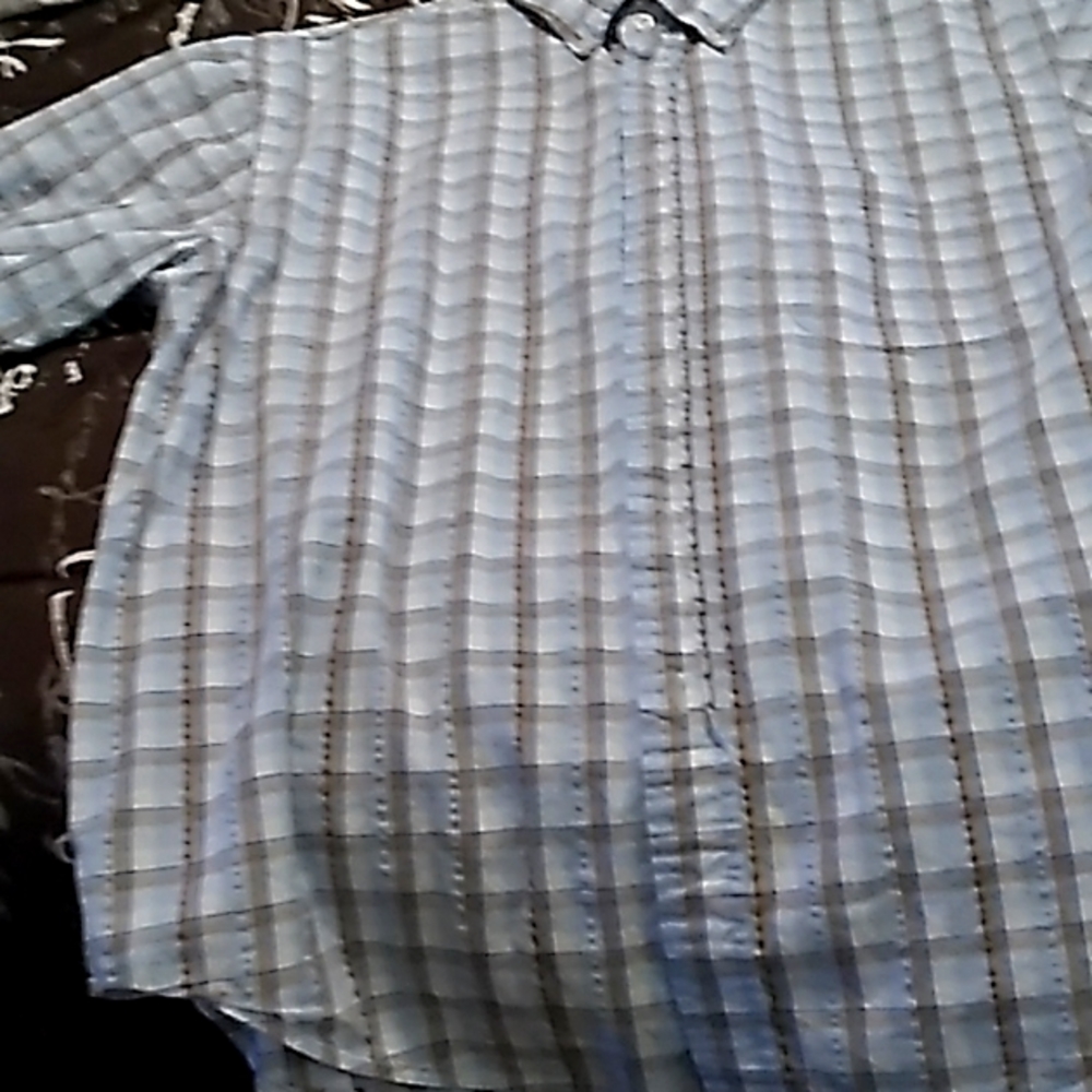 2 Men's Roundtree & York button down shirts